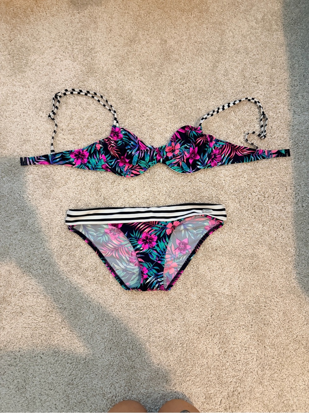 Venice Beach Size: Top-34B Bottoms-4 Tropical Floral Bikini Set in Pink & Teal